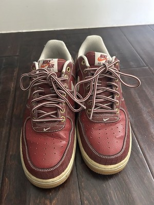 These are Nike Air Force 1 Low ''Workboot - Team Red'' sneakers