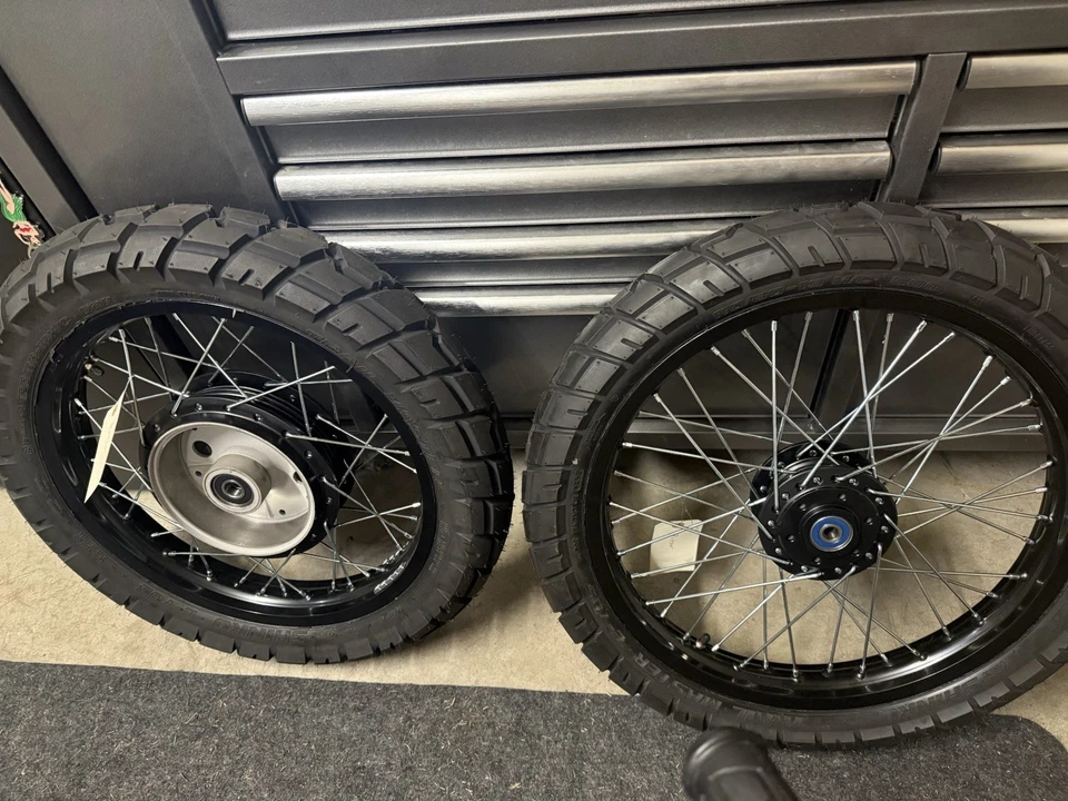 Комплект передних и задних колес 1972 Honda CB750 - Изображение 2 из 2