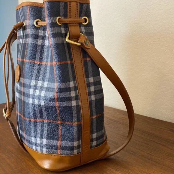 【BURBERRY】Burberry bucket★バーバリー【ランク:A】 Burberry Bucket Bag coated canvas navy blue Haymarket