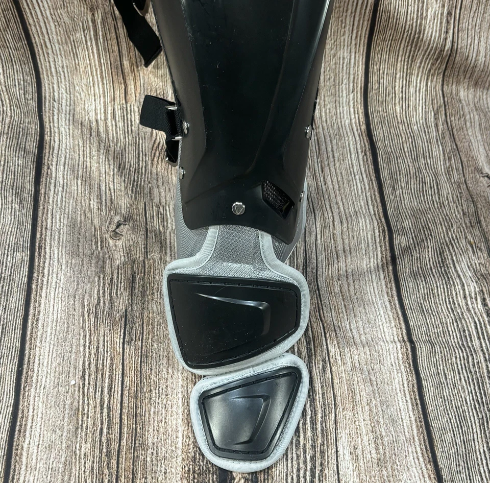 Easton m10 LEFT Leg Guard Age 16+ - Adult 17” •Large - Image 4 of 4