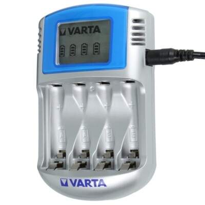 Varta LCD Charger inkl. 12 V Adapter und USB Kabel