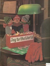 C0426 JOY TO THE WORLD CANDY BASKET PLASTIC CANVAS PATTERNS