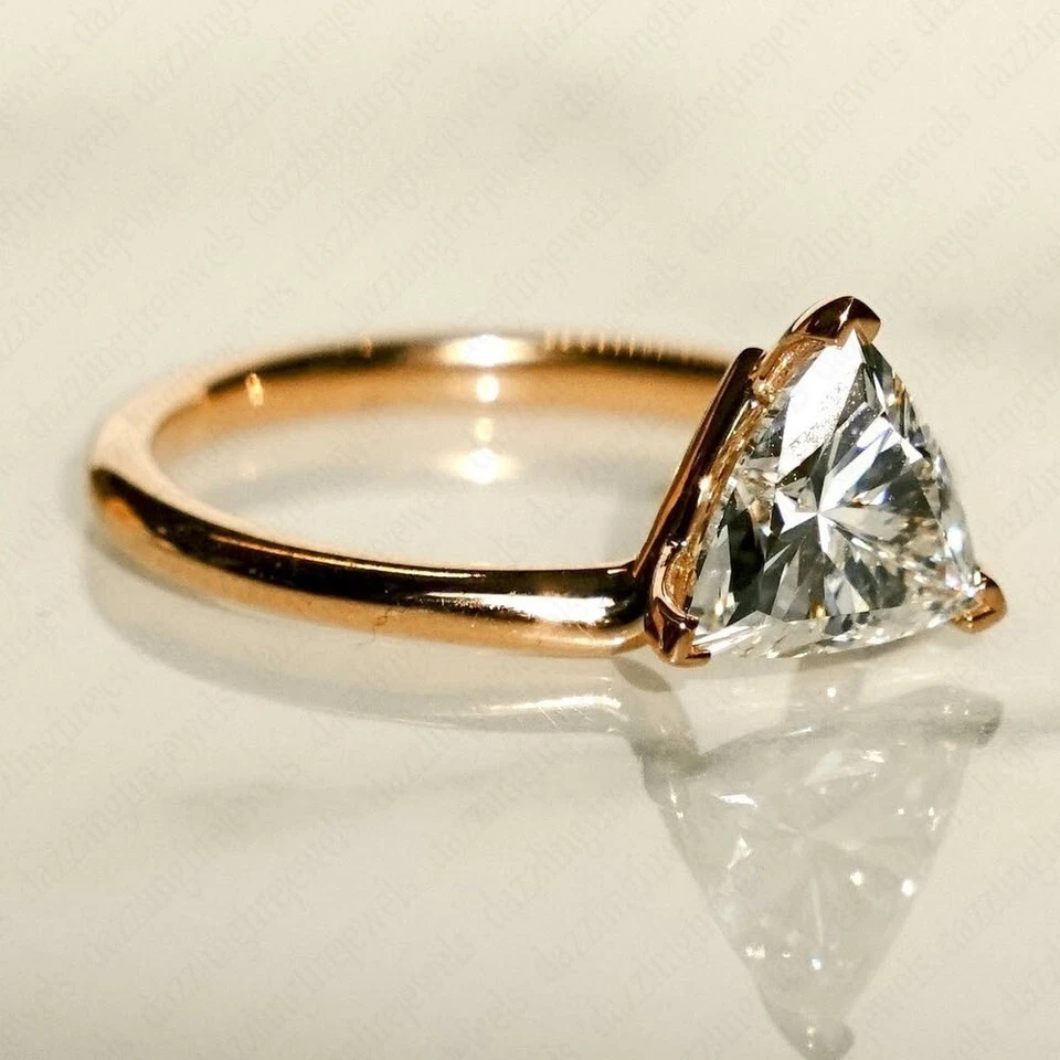 IGI 1.25Ct F VS1 Trillion Lab Grown Diamond Engagement Ring in 14K Yellow Gold - Image 2 of 4