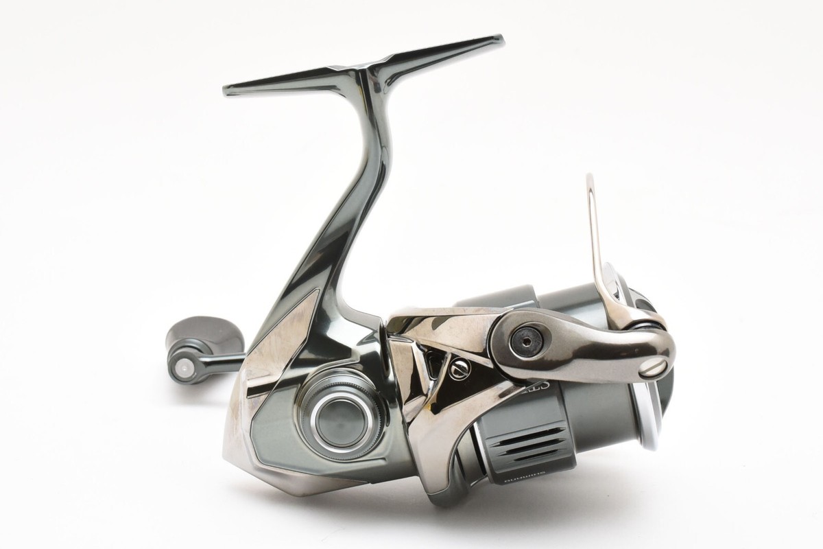 Shimano 22 STELLA C2000SHG Spinning Reel Mint From Japan