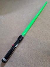 HASBRO 1999 Star Wars Lightsaber Toy Green Telescopes Lights Up New batteries