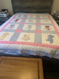 Vintage Dutch doll And Boy Quilt
