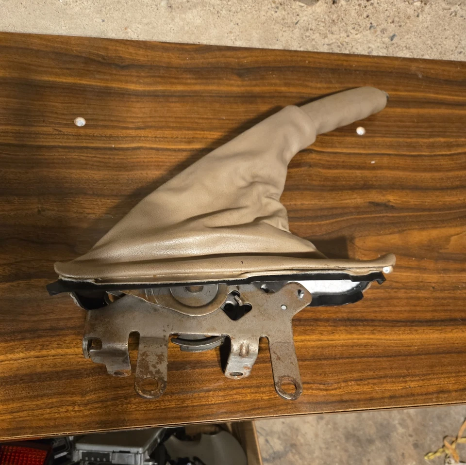 LINCOLN LS HAND BRAKE W/ BOOT LIGHT TAN 2000 2001 2002 - Image 2 of 2