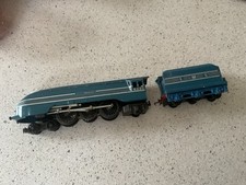 Hornby Triang oo Gauge Steam Locomotive And Tender Coronation Class 6220
