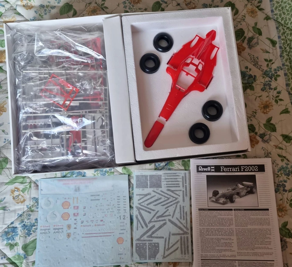 Ferrari F2002 Revell 07493 1/12 – Kit F1 Usato - Ottimo Stato - Immagine 3 di 4