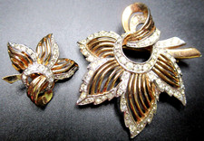 BOUCHER Phrygian Cap 5199 Golden Open Work Rhinestone Leaf Vintage Pin Brooch