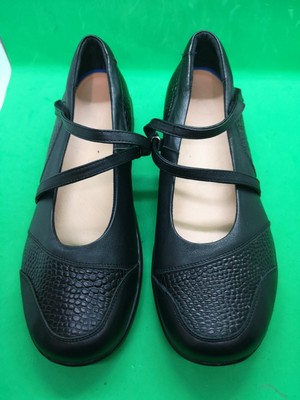 size 10.5 wide womens shoes