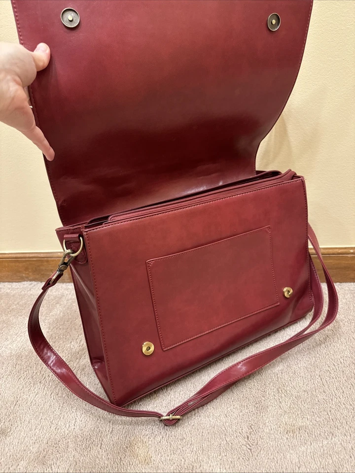 Красный веганский кожаный портфель Ecosusi — сумка-мессенджер для ноутбука с бантом и вырезом - Изображение 3 из 4