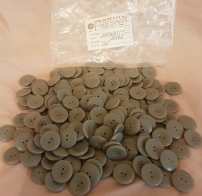 200+ VINTAGE ZWEILOCH RUNDE KNÖPFE (EBOROVIOTEX, GRIECHENLAND) *** NEW OLD STOCK ***