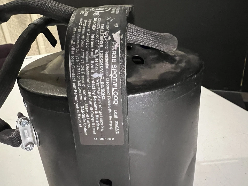 Altman PAR-38 Stage/Studio Lighting Fixture - Image 4 of 4