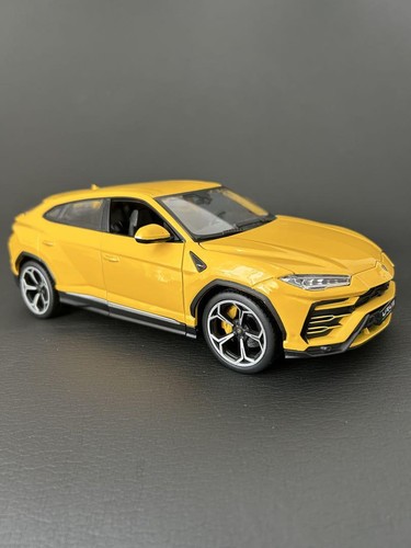 Lamborghini Urus Myst 1/20 Rare Yellow Model Car - Picture 9 of 13