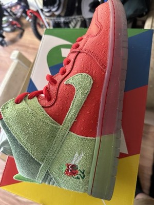 Nike SB Dunk High Strawberry Cough Size 11 Deadstock
