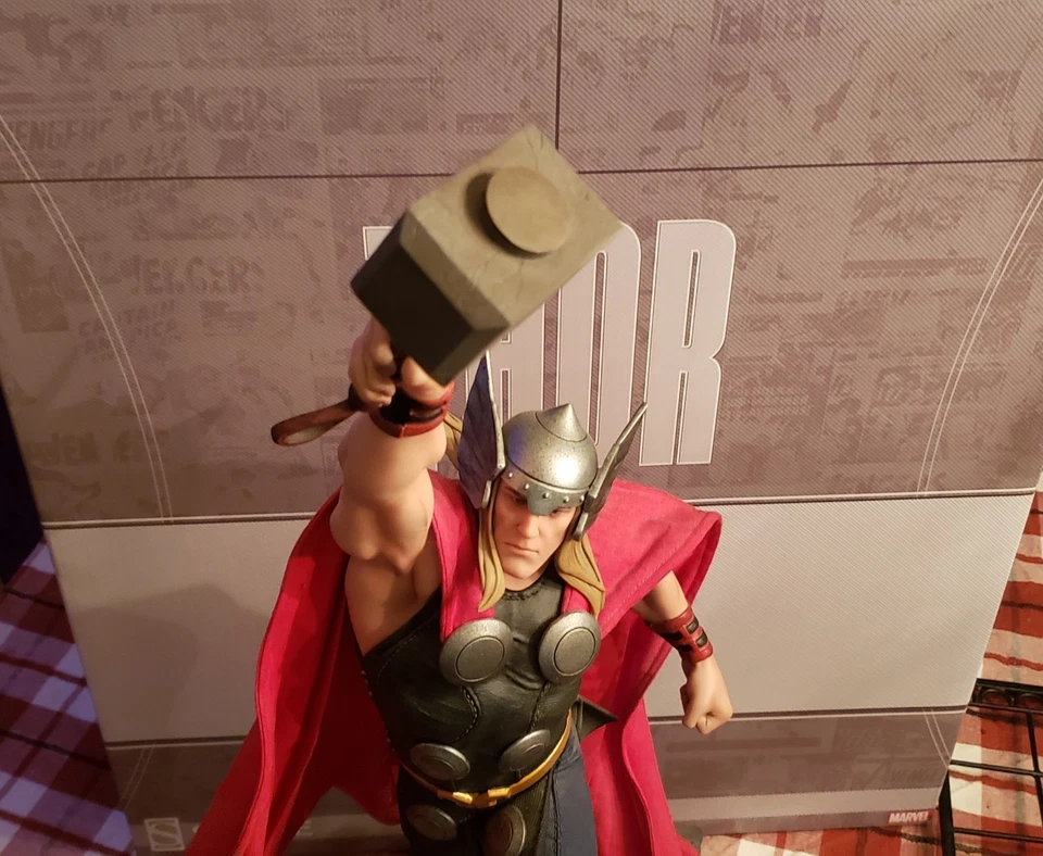 Sideshow THOR Vengadores Montar Estatua Marvel Thor #0107/1250 El Dios del Trueno Foto 2 de 4