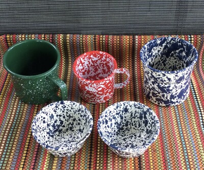 Lot Of 5 Misc Tin Items Two Cups Green Speckled/red Speckled  Blue/white Misc