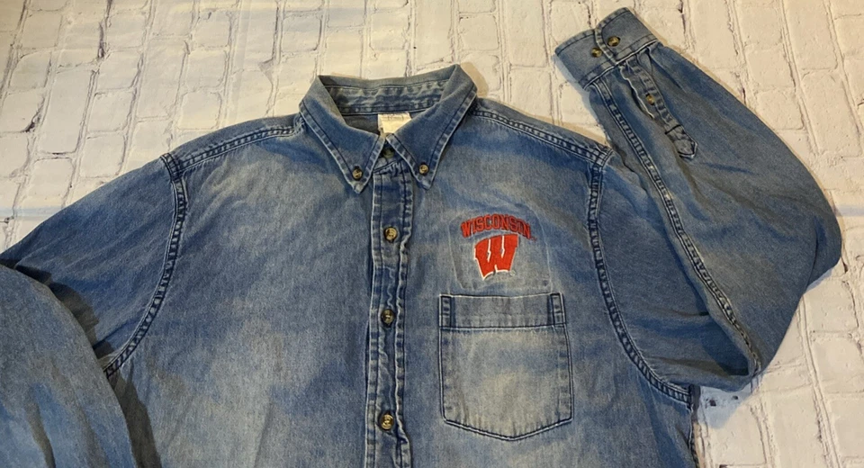 Camisa De Colección Pro Edge Wisconsin Badgers NCAA Azul Denim Abotonada Talla Grande Foto 2 de 4
