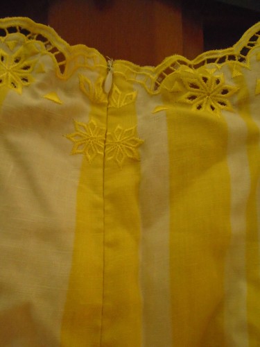 ABITO DONNA DERHY PLISSETTATO A RIGHE GIALLO E BIANCO NUOVO CON ETICHETTE TAGLIA S - Foto 11 di 11