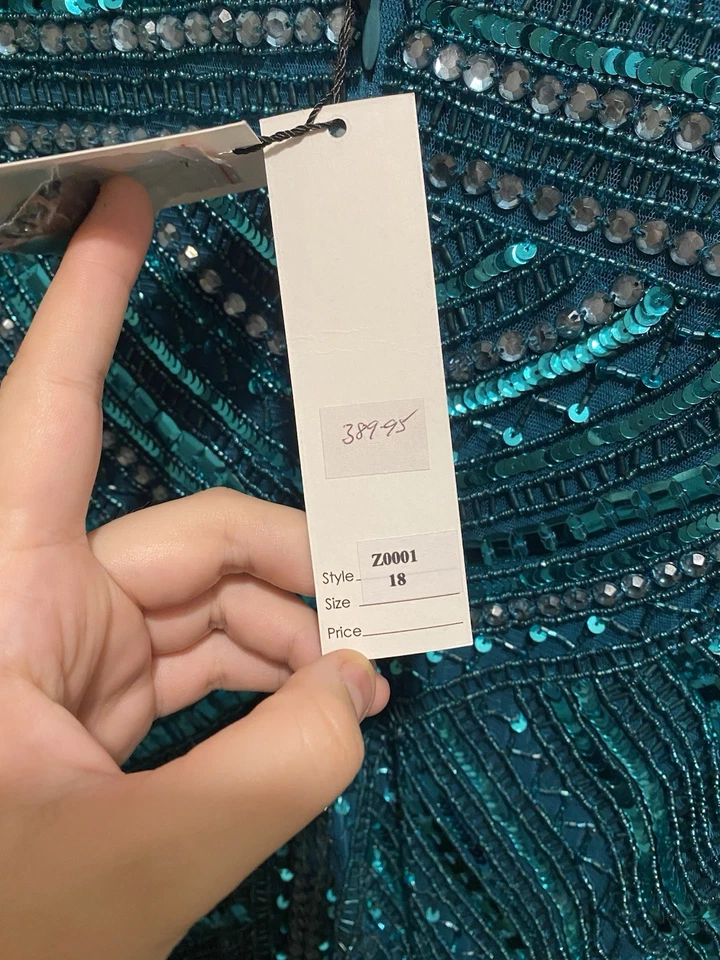 Vestido de baile Zaliea com miçangas à mão tamanho 18 - Imagem 3 de 4