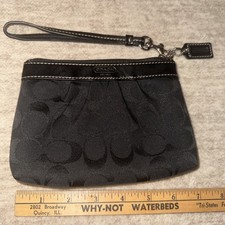 Vtg Coach Black Signature Wristlet Clutch Classic Jacquard Leather Charm