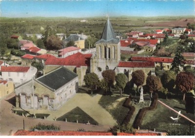 17 VILLENEUVE LA COMTESSE AJ#MK344 L EGLISE VUE AERIENNE NUM 9