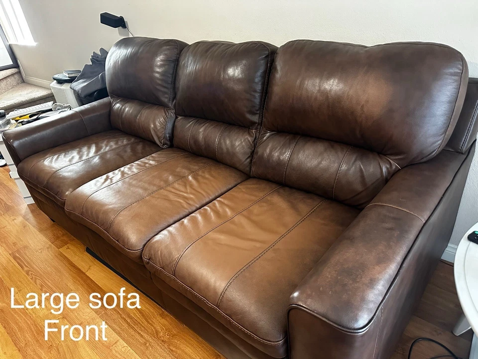 Sofá de cuero marrón Foto 2 de 4