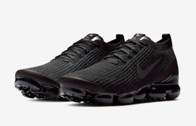 all black nike vapormax plus women's