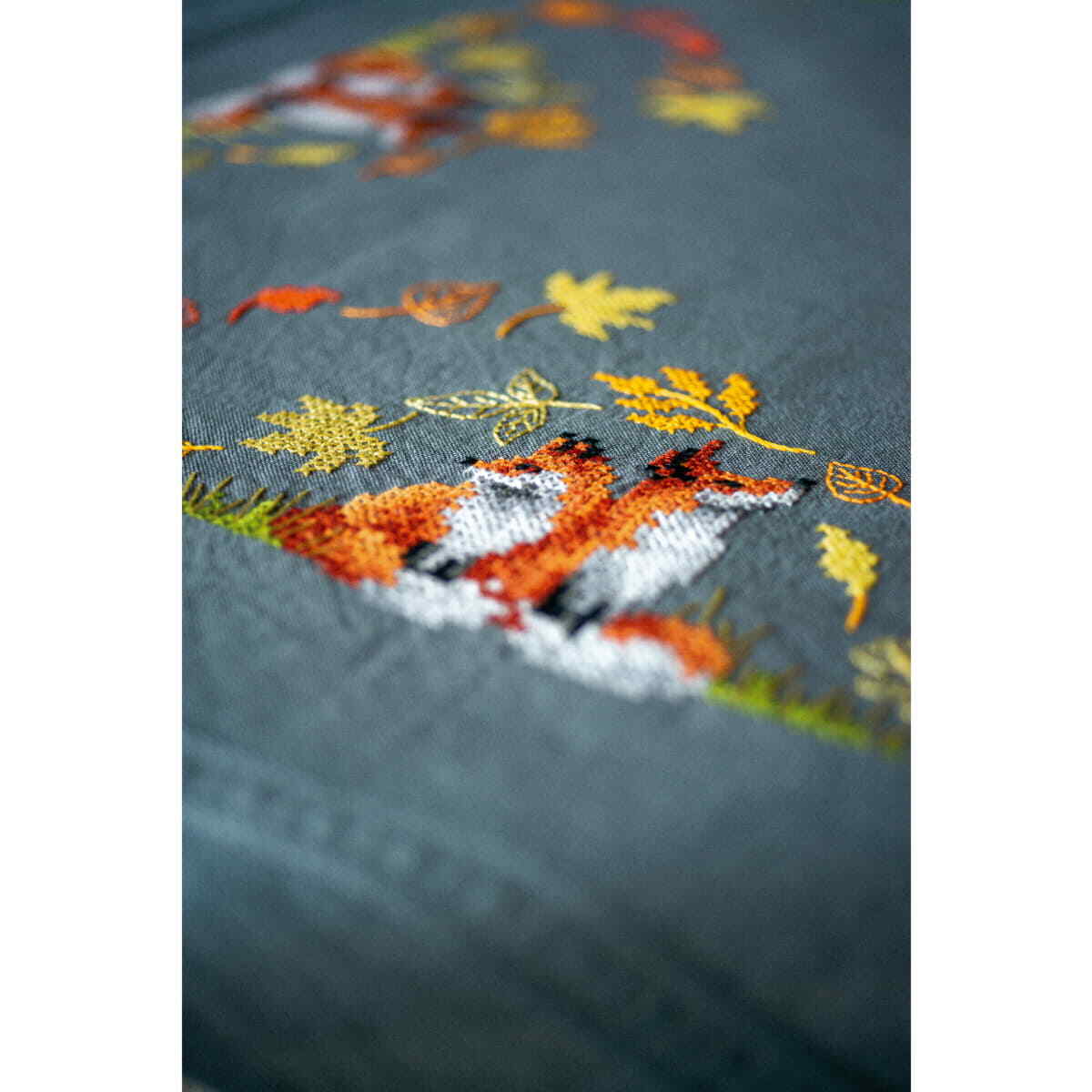 Vervaco stamped cross stitch kit tablechloth ""foxes in autumn"", 80x80cm, DIY