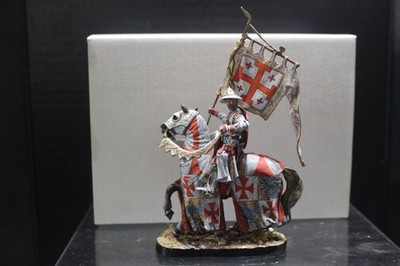 ST.PETERSBURG WORLD STUDIOS SPANISH  MEDIEVAL  KNIGHT W/ FLAG AND BOX BEAUITFULL