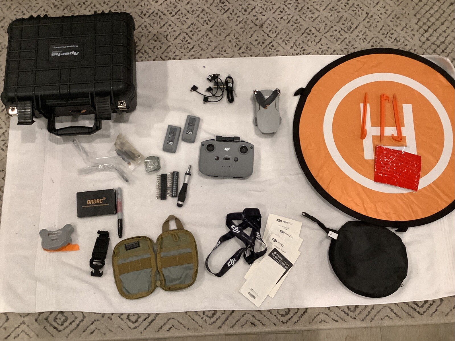 DJI Mini 2 SE Camera Drone Bundle With Accessories.  Pre-Owned.  Excellent Cond-image