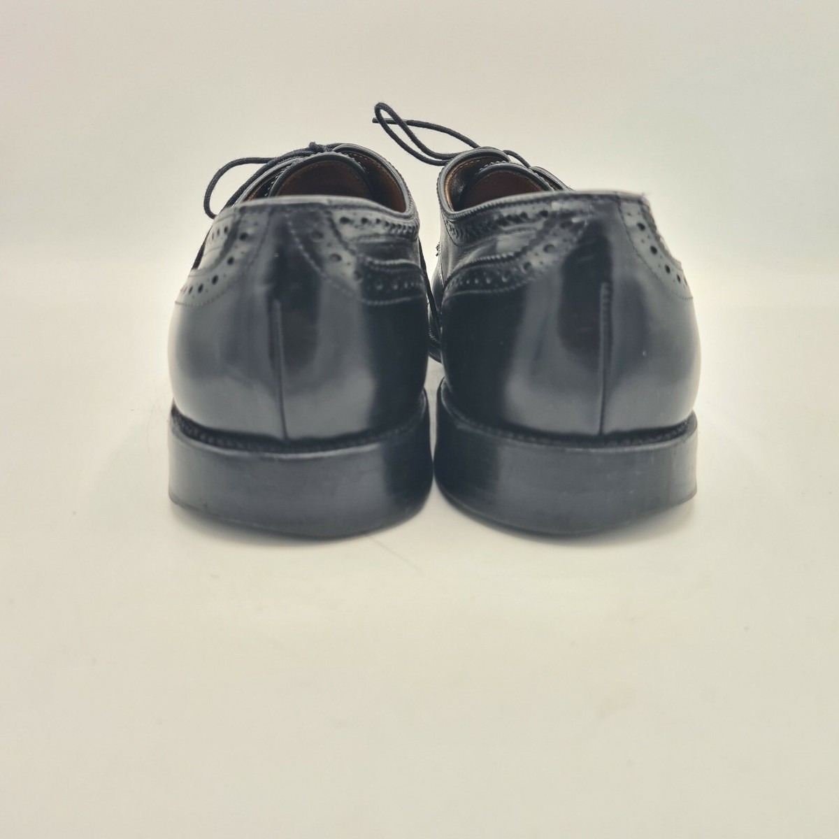Allen Edmonds Mens 8 1/2 D Sanford Medallion Cap Toe Derby Oxfords Black Leather Allen Edmonds Mens 9 1/2 C Sanford Medallion Cap Toe Derby  main image 4
