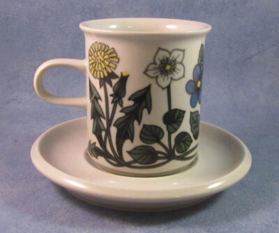 ARABIA OF FINLAND, Vintage, Flora Coffee Cup & Saucer, Excellent