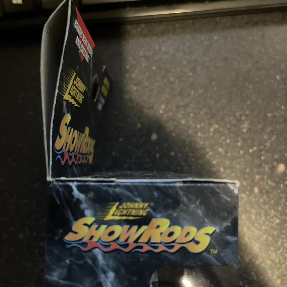 Johnny Lightning British Invasion First Shot 1968 Triumph TR3A & 41 Phaeyton  - Image 4 of 4