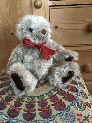 Vintage Gina Teddybär hellbraun grau flauschig weich Plüschtier 10 Zoll rote Schleife