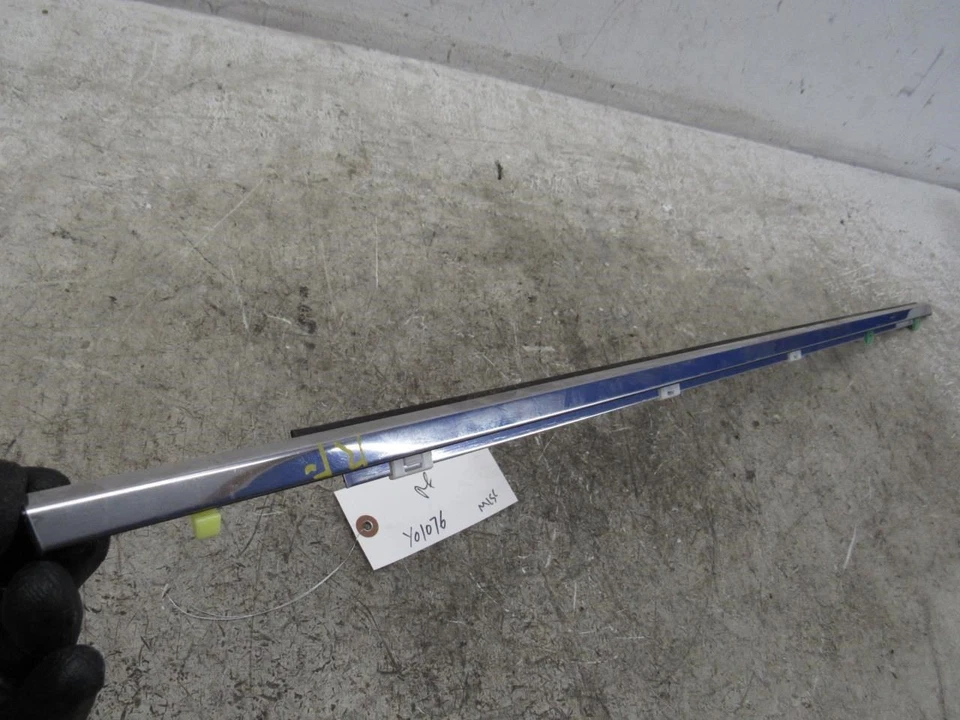 2013 Lexus Es350 right passenger front door window glass trim belt molding OEM Foto 4 de 4