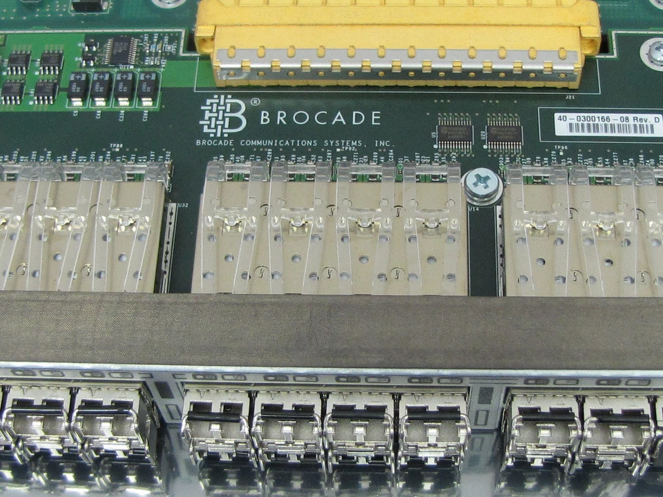 Brocade FC4-48 48 Port 4Gb BR-48000-0148, 40-0300165-07 105-000-028 & 48 SFP's - Image 4 of 4