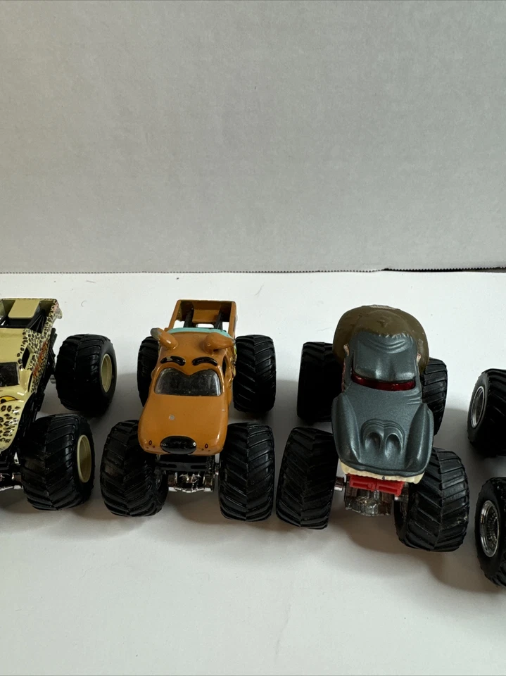 Hotwheels Bigfoot Truck monstro escala 1/64 Lote de 8 Scooby Dogs Taz Prime Evil - Imagem 4 de 4