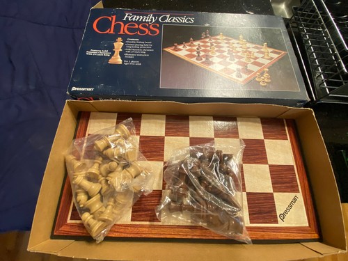 1991 PRESSMAN Family Classics Chess Set UNUSED IN BOX (BOX HAS WEAR)