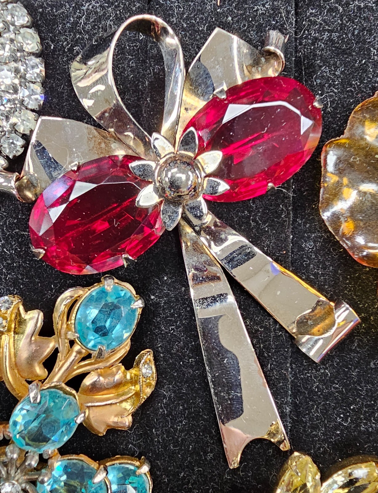 HUGE Lot Vintage and Name Brand Costume Jewelry Pins Necklaces Earrings DS36 eBay