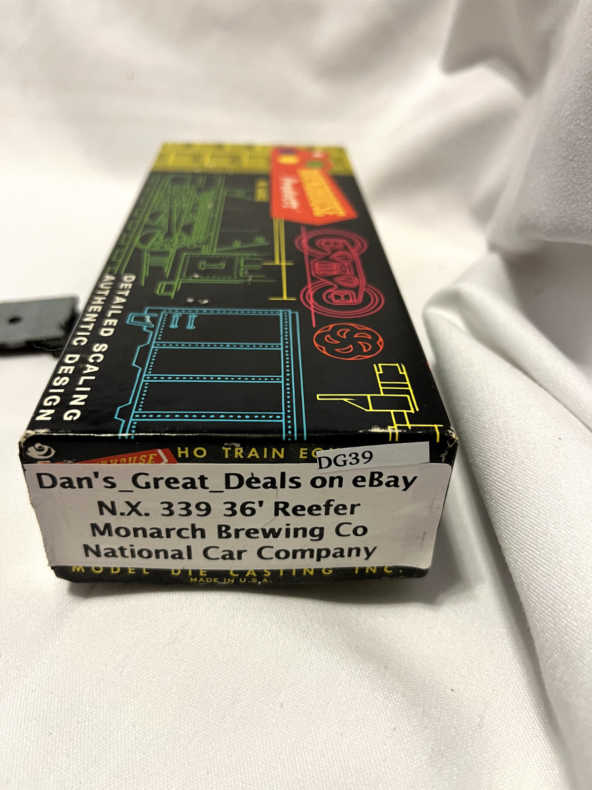 Roundhouse "Old Timers" 36' Refrigerator HO Gauge Monarch Brewing 3390 NEW- DG39