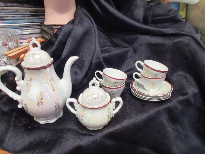 7M tea set with lovers made in Japan 10 pieces white green