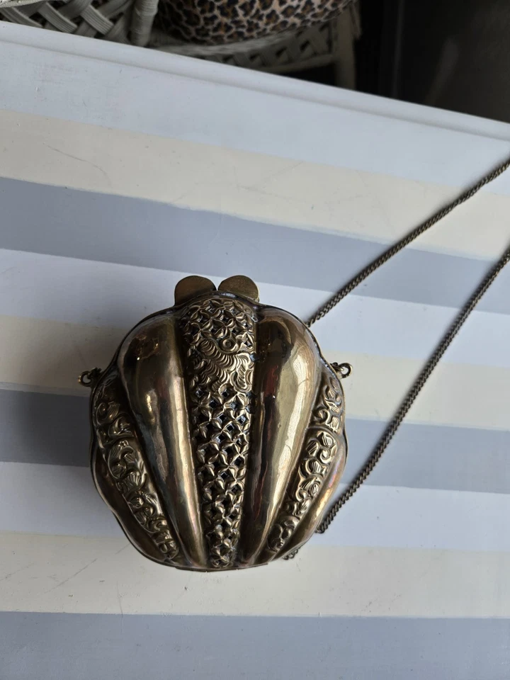 Antique Solid Brass Deco Clam Shell Purse W/Chain Strap velvet Lined Vintage - Image 2 of 3