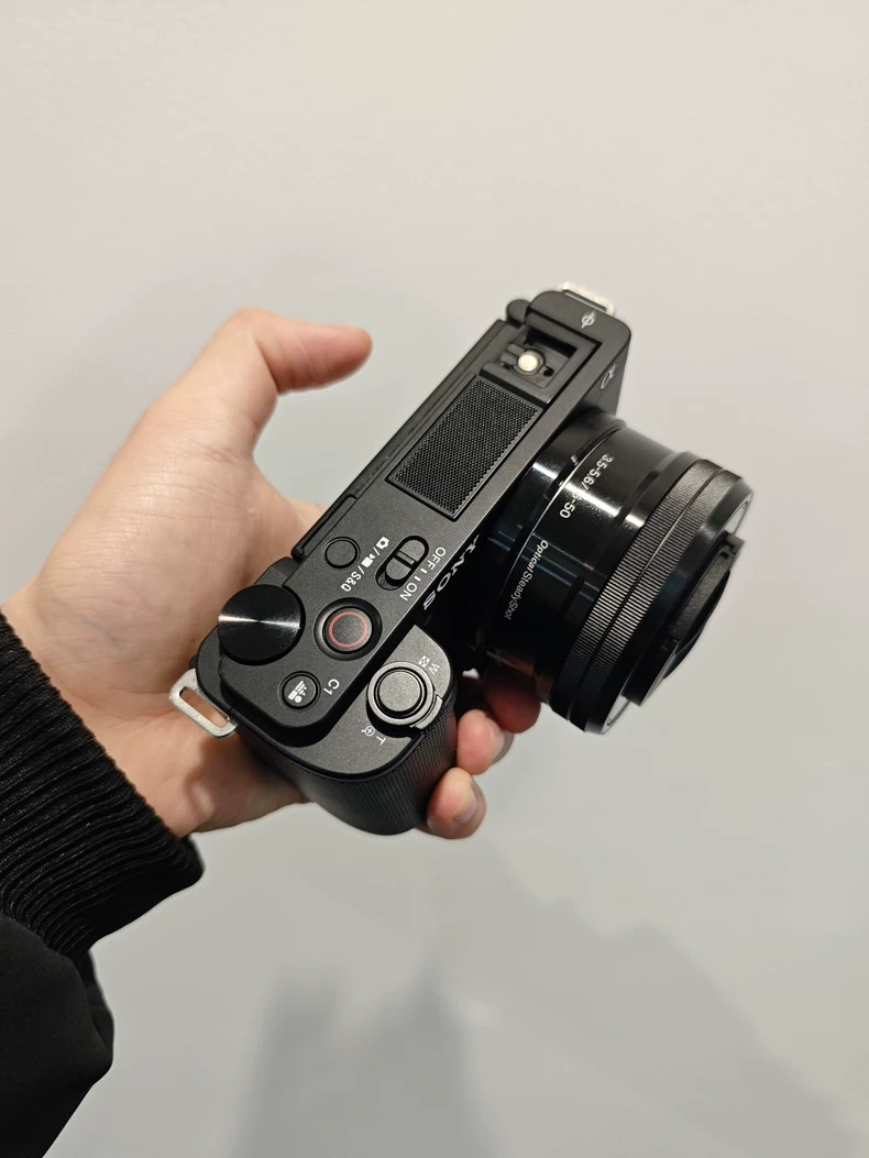 Sony ZV-E10 ZVE10 24.2MP Mirrorless Camera w/16-50mm Lens Tested