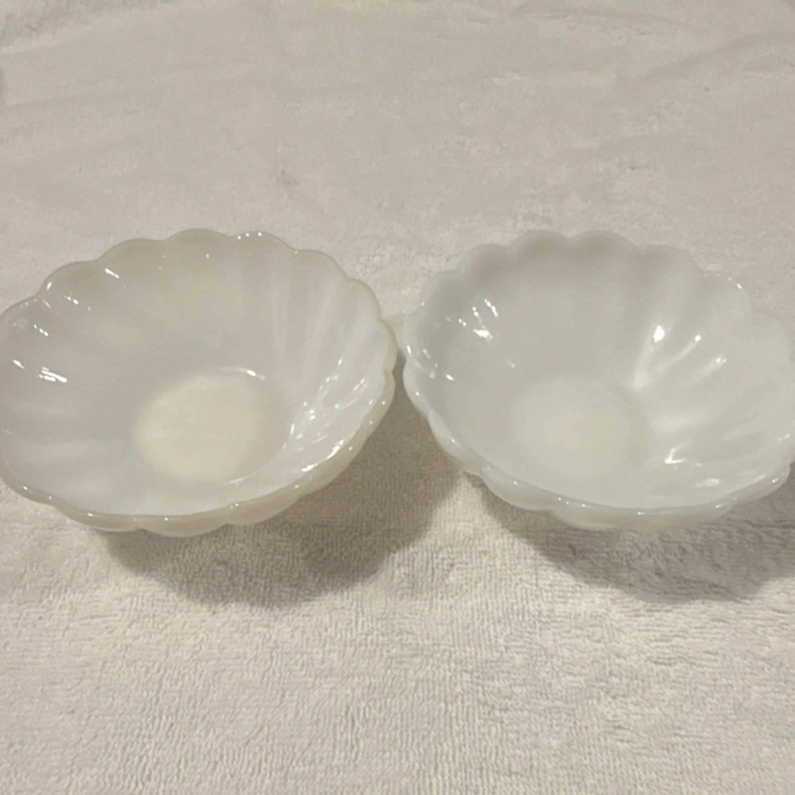 Milk Glass Swirl Pattern White Glossy Round Bowl Set of 2