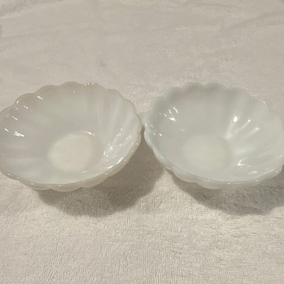 Milk Glass Swirl Pattern White Glossy Round Bowl Set of 2