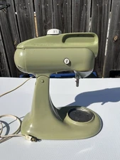 Vintage KitchenAid 4C Avocado Green Stand Mixer – Hobart Made – Works –  1970s