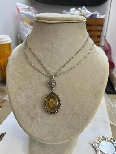 VTG 16” COOKIE LEE NECKLACE W/2” LUCITE PENDANT - Costume Jewelry