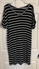 ZENANA Women’s Short Cuffed Sleeves Black & White Vneck Dress With Pockets L